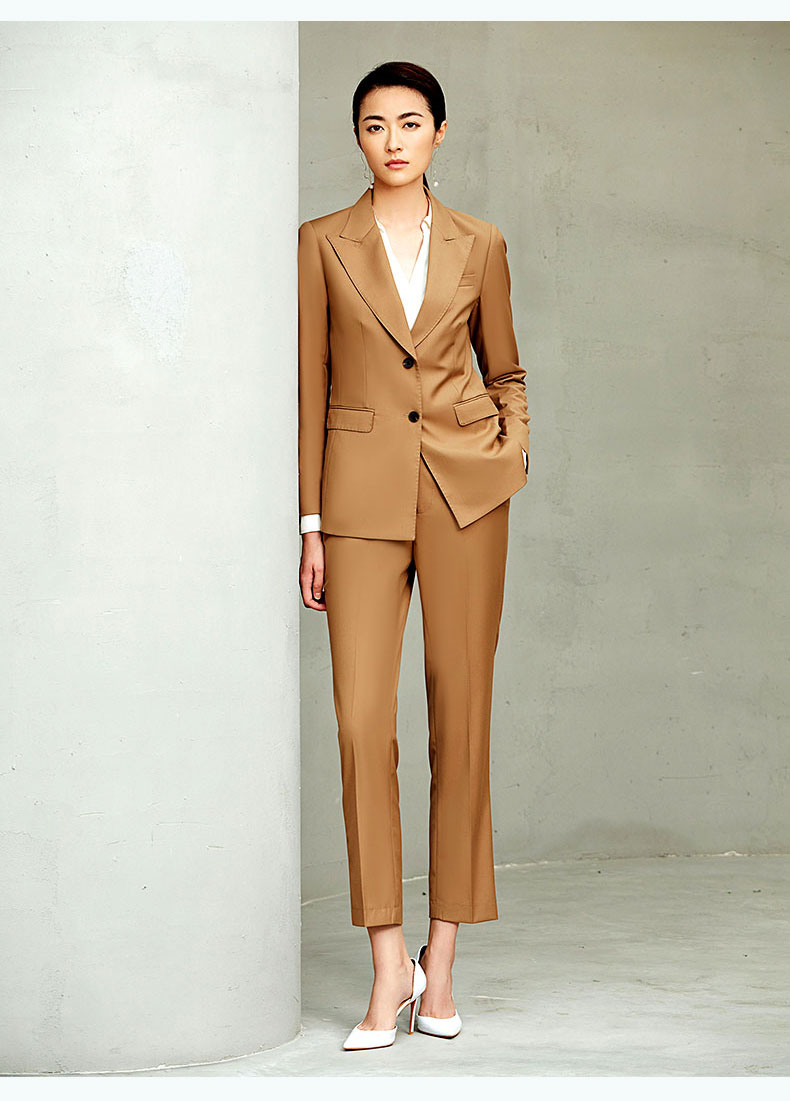 女西服套裝時(shí)尚款圖片參考